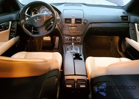 2010 Mercedes-Benz C 63 Amg z USA, uszkodzony, nr VIN WDDGF7HB4AF401826